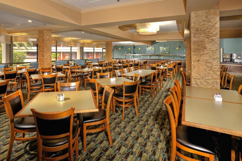 Rosen Inn at Pointe Orlando - Sun Tours Orlando