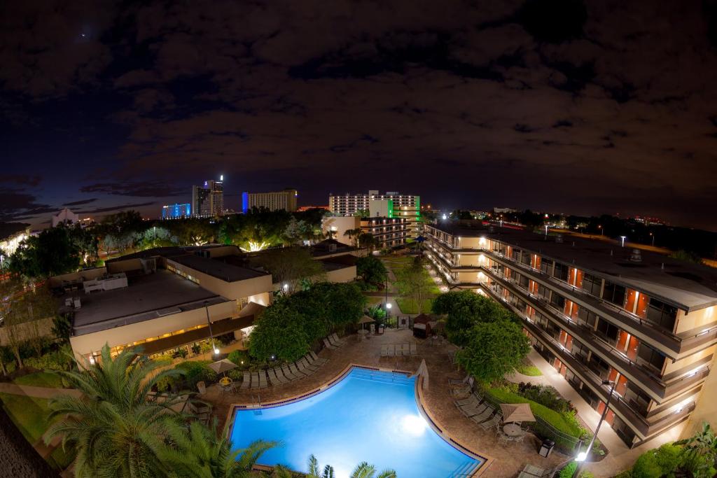 Rosen Inn at Pointe Orlando - Sun Tours Orlando