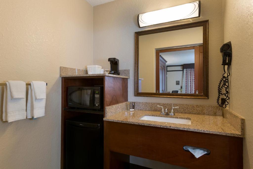 Rosen Inn at Pointe Orlando - Sun Tours Orlando