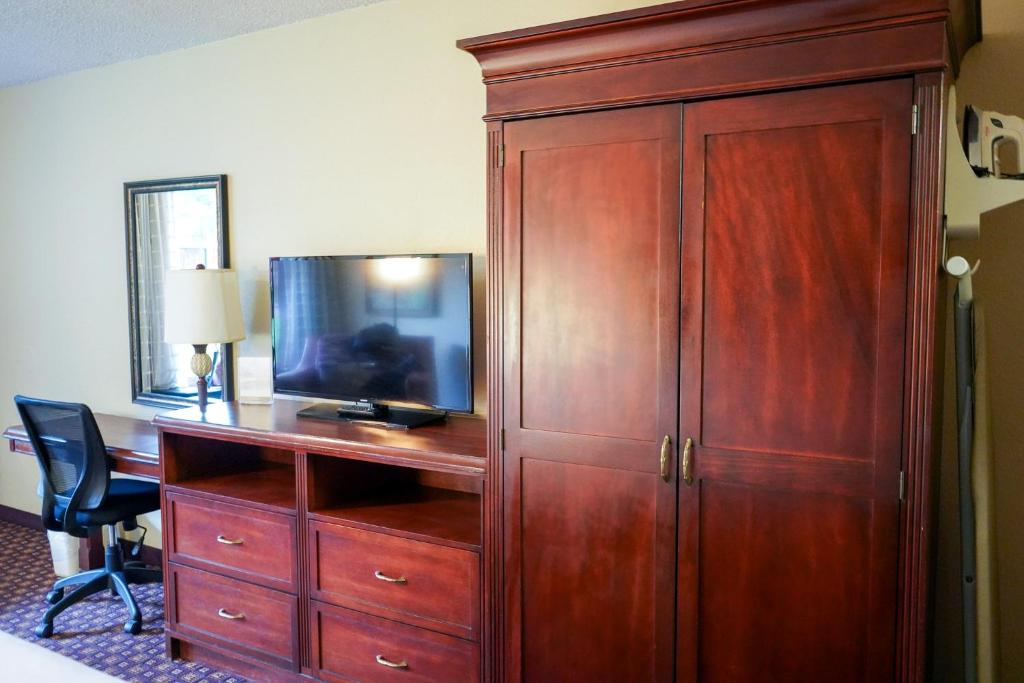 Rosen Inn at Pointe Orlando - Sun Tours Orlando