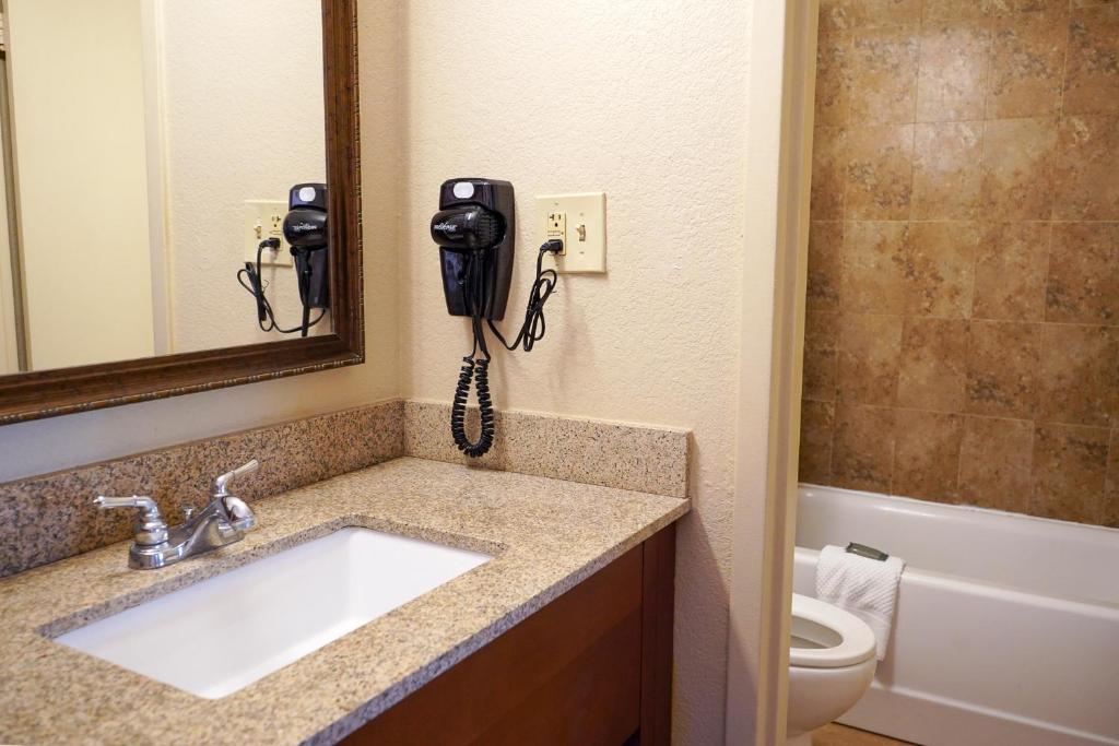 Rosen Inn at Pointe Orlando - Sun Tours Orlando
